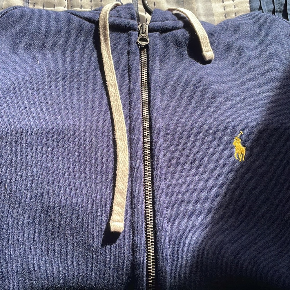 I’m selling a navy blue hoodie sweater being size Small in excellent condition